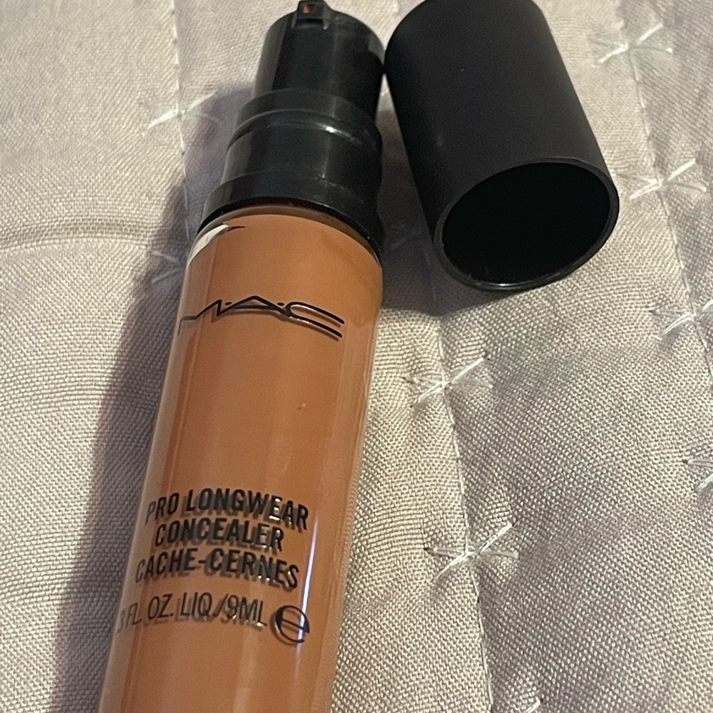 MAC Pro Longwear Concealer - NW40 Swatched once.